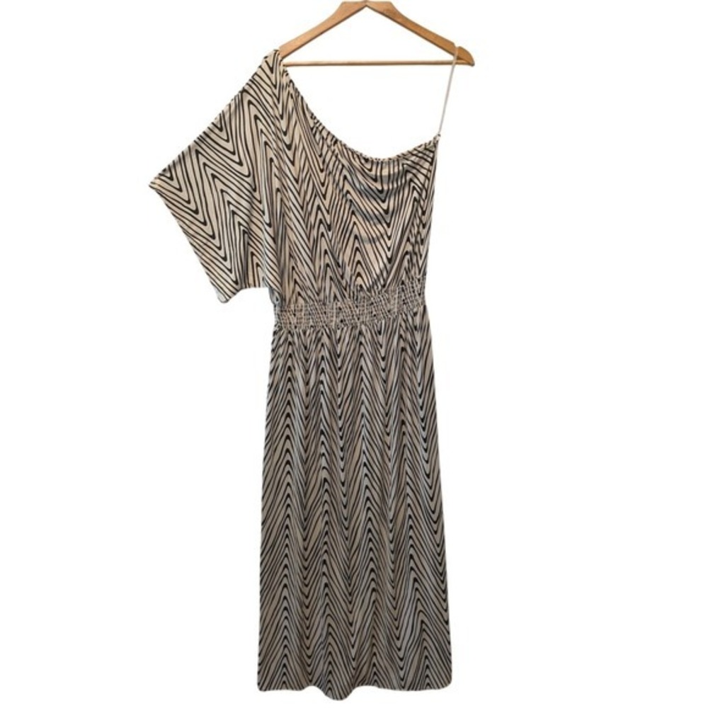 T-Bags Los Angeles One Shoulder Maxi Dress Wavy Chevron Print Smocked Waist 4P